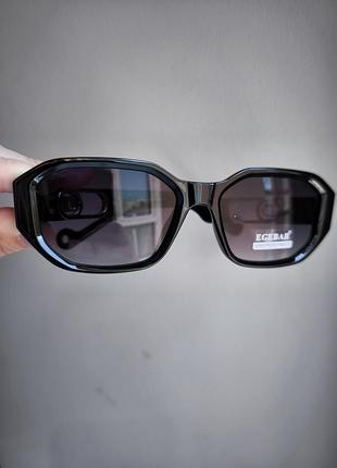 Солнцезащитные очки стильные черная оправа