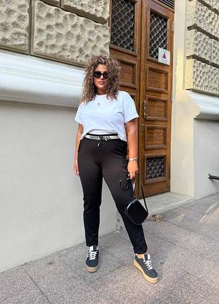 Невероятно комфортные брюки высокой посадки, с карманами.