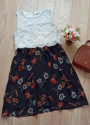 Летнее кружевное платье в цветы