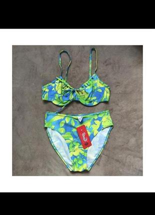 Яркий купальник