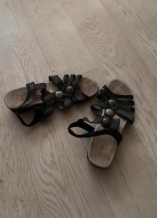 Босоніжки палітурки 😁