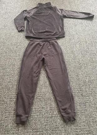 Костюм.бренд.якість люкс.теплий,мʼякий.дуже зручний.одночасно нарядний та спортивний.