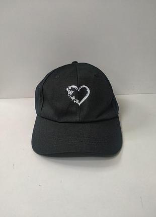 Кепка женская черная с сердечком.с-9994.
цена -200грн