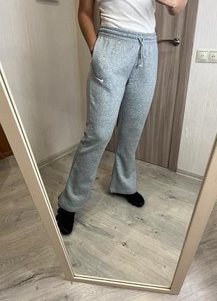 Спортивні штани кльоши nike