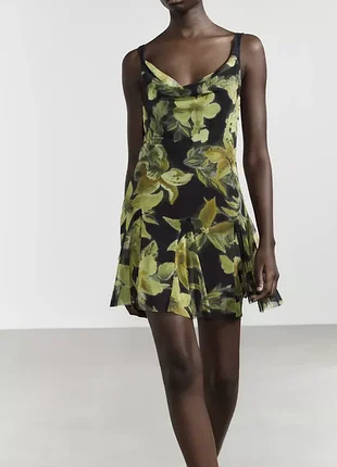 Жіноча коротка сукня з квітковим принтом zara розмір с