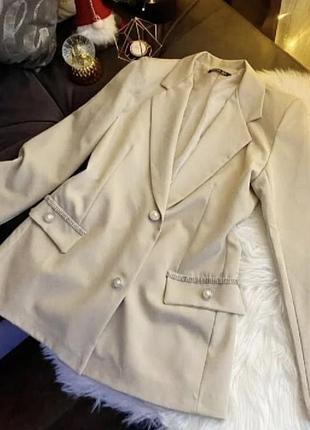 Пиджак бежевый цвет с пуговицами