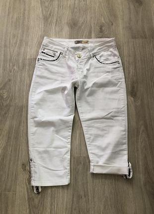 Білі бриджі