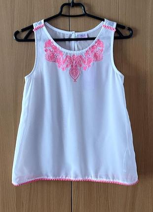 F&f нова білосніжна блузка з вишивкою