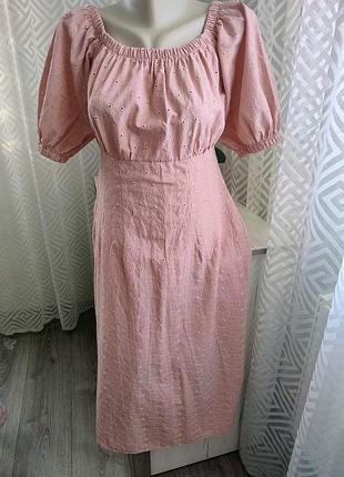 Красивезна сукня 👗 в цвете пудра, из натуральной ткани-прошва, на подкладке
размер 46