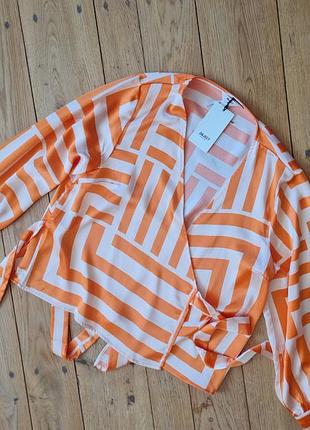 Яскрава сорочка на затин