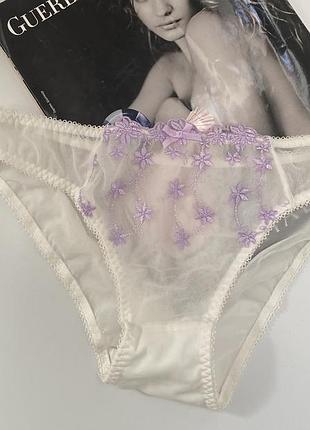 Чудові напівпрозорі трусикиз декорацією