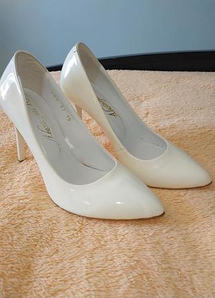 Новая обувь из магазина, остатки состава туфли женские.арт.643 цена от производителя.