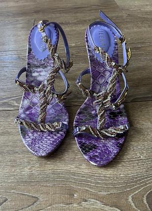 Босоніжки жіночі літні