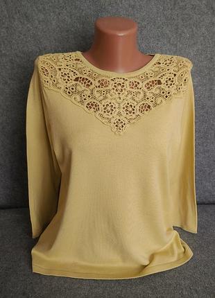 Тонкий джемпер лонгслив с декором из плетеного кружева из вискозы горчичного цвета 46-48-50 размера