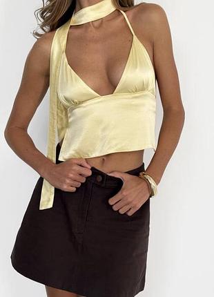 Сатмновий топ трендлового кольору