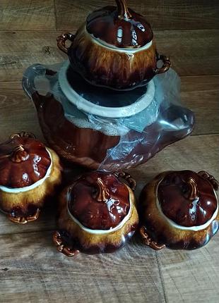 Набор глинянных горшочков с кастрюлей