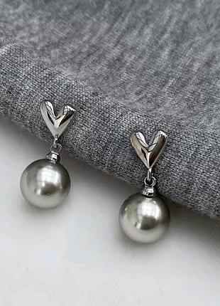 Серьги с серебряными жемчужинами, серьги с серыми жемчужинами, серьги с серыми жемчугами, серьги с сердечками, серьги гвоздидочки, серьги сердечки сердечки сердечки сердечки сердечки