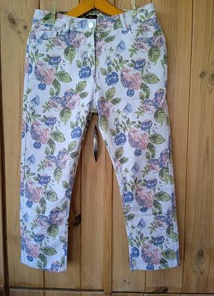 Цветные укороченные джинсы