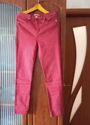 Вишневые джинсы стрейч