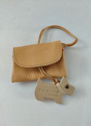 Красивый кожаный брелок подвес для сумки radley