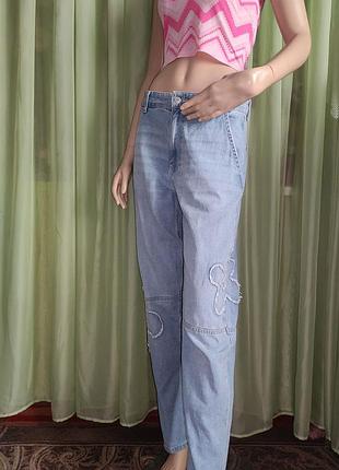 Джинси жіночі, моми,бренду " bershka", size 36, 100% коттон, з аплікацією.