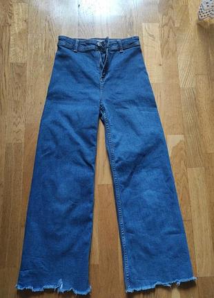 Джинсы с необработанным низом