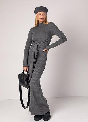 Платье с поясом