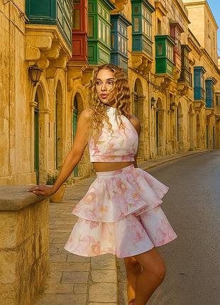 Жіночій святковий костюм комплект в півонії з топа та пишної короткої спідниці  бавовняний з бавовни з відкритою спиною білий рожевий в квіти