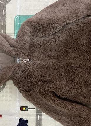 Шубка зі штучного хутра на дівчинку 3-4 роки.