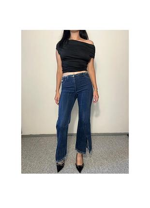 Кльошні джинси низька посадка з необробленими краями