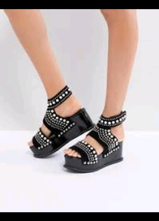 Босоніжки замшеві.