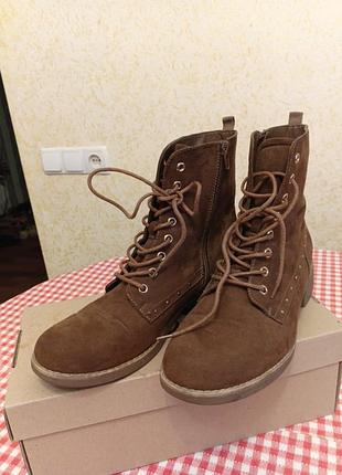 Продам женские ботинки коричневого цвета