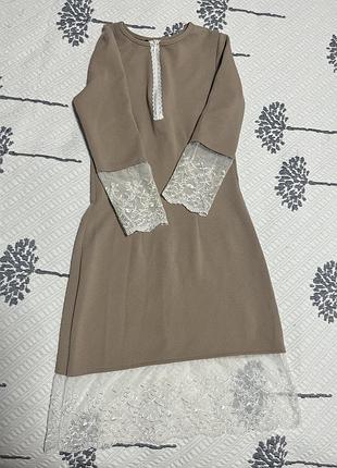 Плаття з мереживними вставками