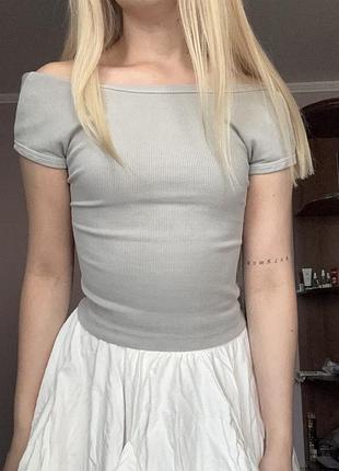 Топ з відкритою спиною