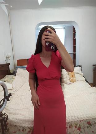Платье с разрезом