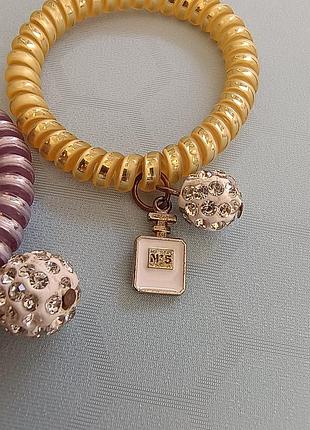 Резинка для волос спираль золотистая chanel 5,