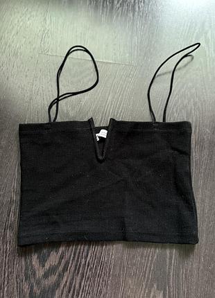 Чорний топ із v-подібним вирізом zara