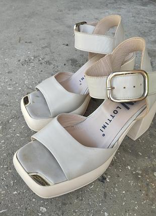 Кожаные женские босоножки lottini на удобном каблуке с платформой спереди