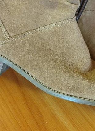 Осінні черевики коричневого кольору.