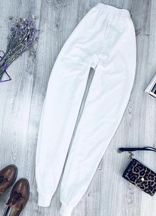 Білі джогери на високій посадці для високих