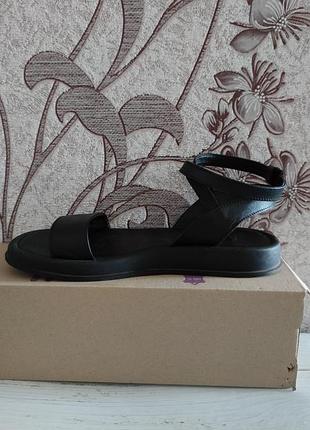 Продаю босоножки