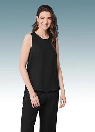 Качественная женская блуза с разрезом на спине