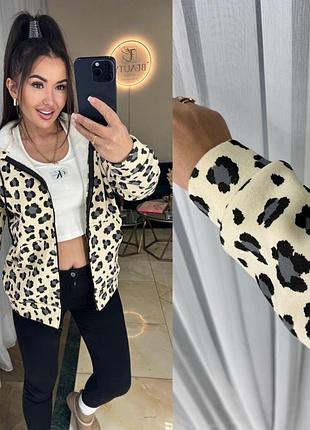 Зипка с капюшоном и на молнии