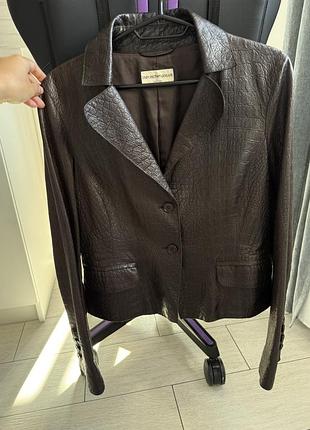 Шкіряна куртка жіноча emporio armani, розмір s-xs