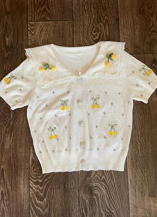 Неймовірна віскозна кофтинка з вишивкою, мереживом та камінчиками