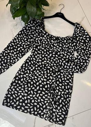 Платье платье pretty little thing