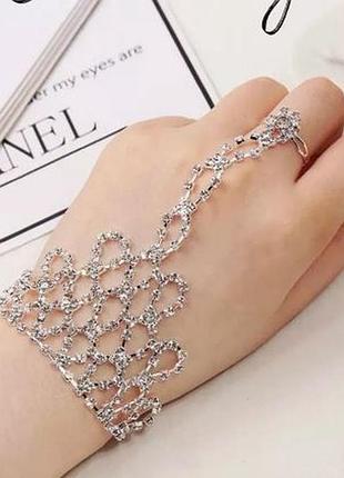 Браслет слейв со стразами, блестящий браслет на руку камни стразы, серебристый браслет с кольцом стразы