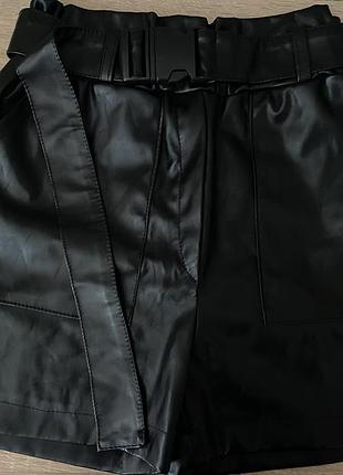 Шорти з еко-шкіри