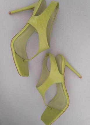 Босоножки женские