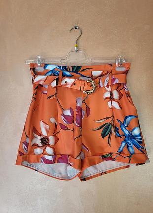 Короткие шорты